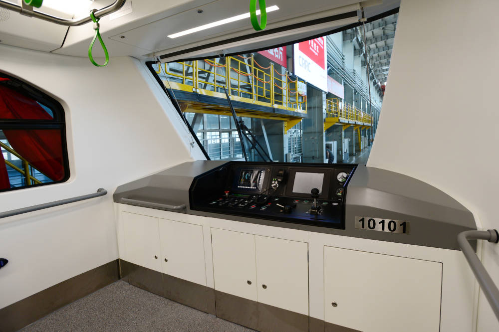 哥伦比亚首都波哥大地铁一号线首辆列车在中国试运行