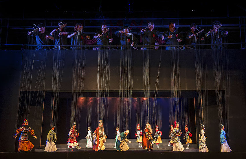 当提线木偶遇上直播“村晚”：一场非遗与时代的双向奔赴