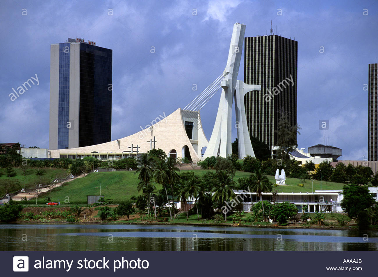 喀麦隆将借贷1.7亿美元用于重建雅温得饮用水供应系统