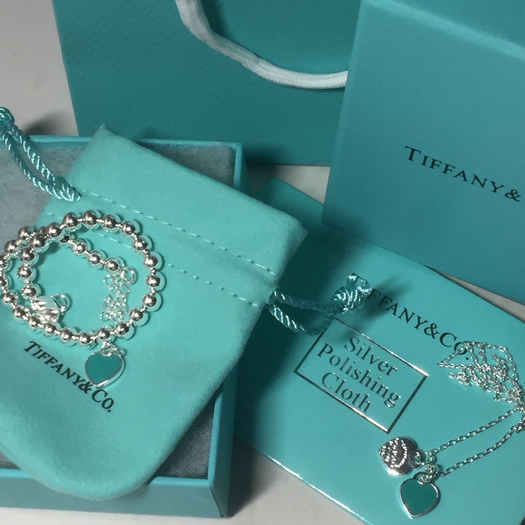 蒂芙尼邀请孩子夸夸妈妈