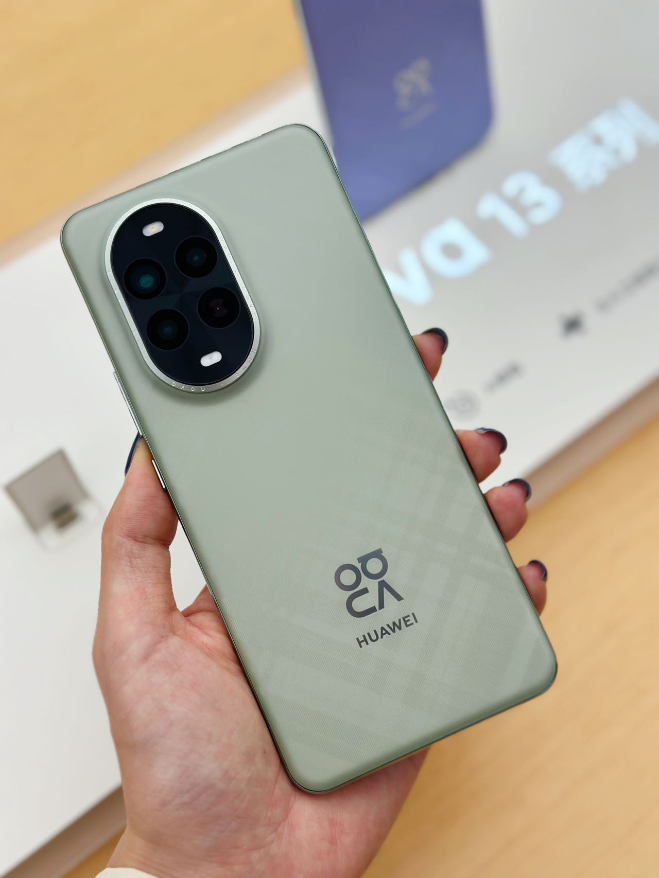 华为nova 14系列发布在即 全新AI功能或将带来修图新玩法 