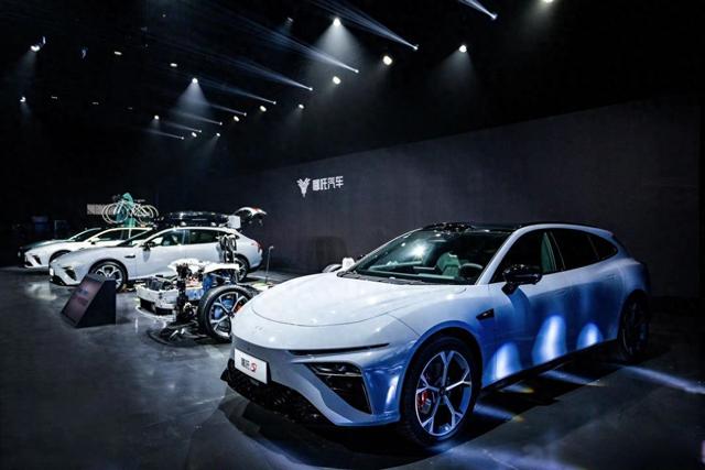 哪吒汽车关联公司被申请破产：百亿债务累亏183亿