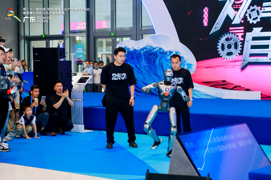 劳动技能大比拼 人形机器人备赛忙