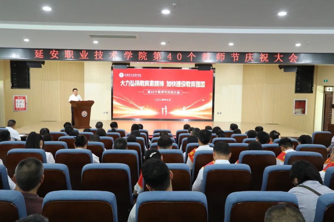 新华时评丨让精神之光照亮创新之路