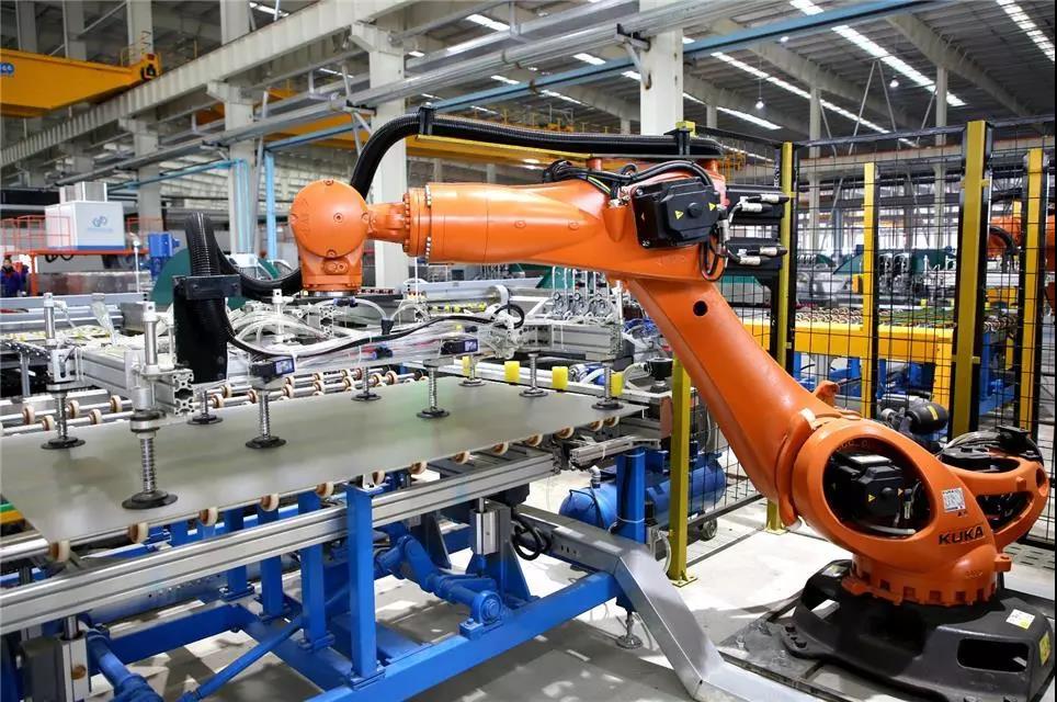 凯盛新能：首条1200t/d光伏玻璃原片生产线已经顺利投产