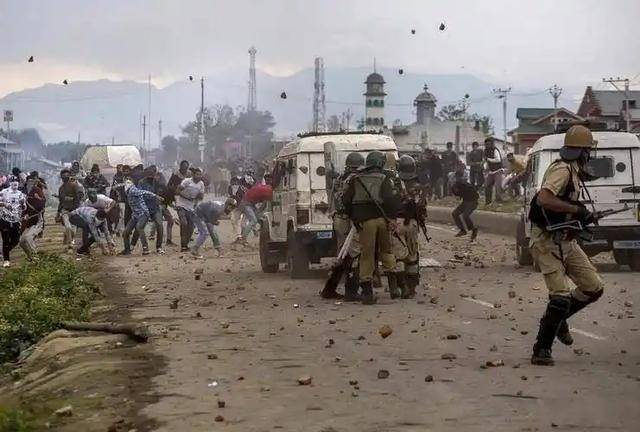 印度军方首次直接承认：印战机在印巴冲突中被击落