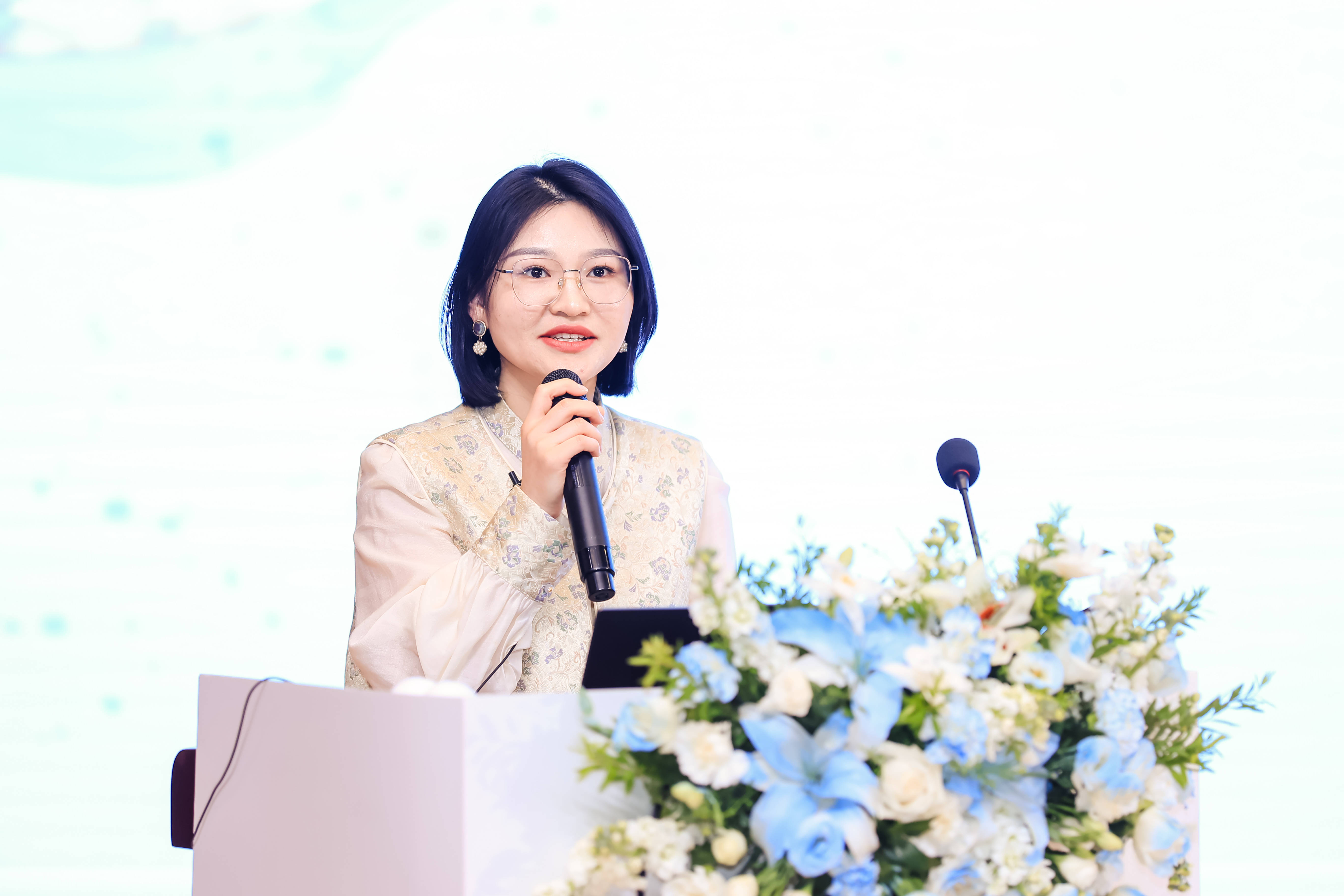 美容护理行业6月4日资金流向日报