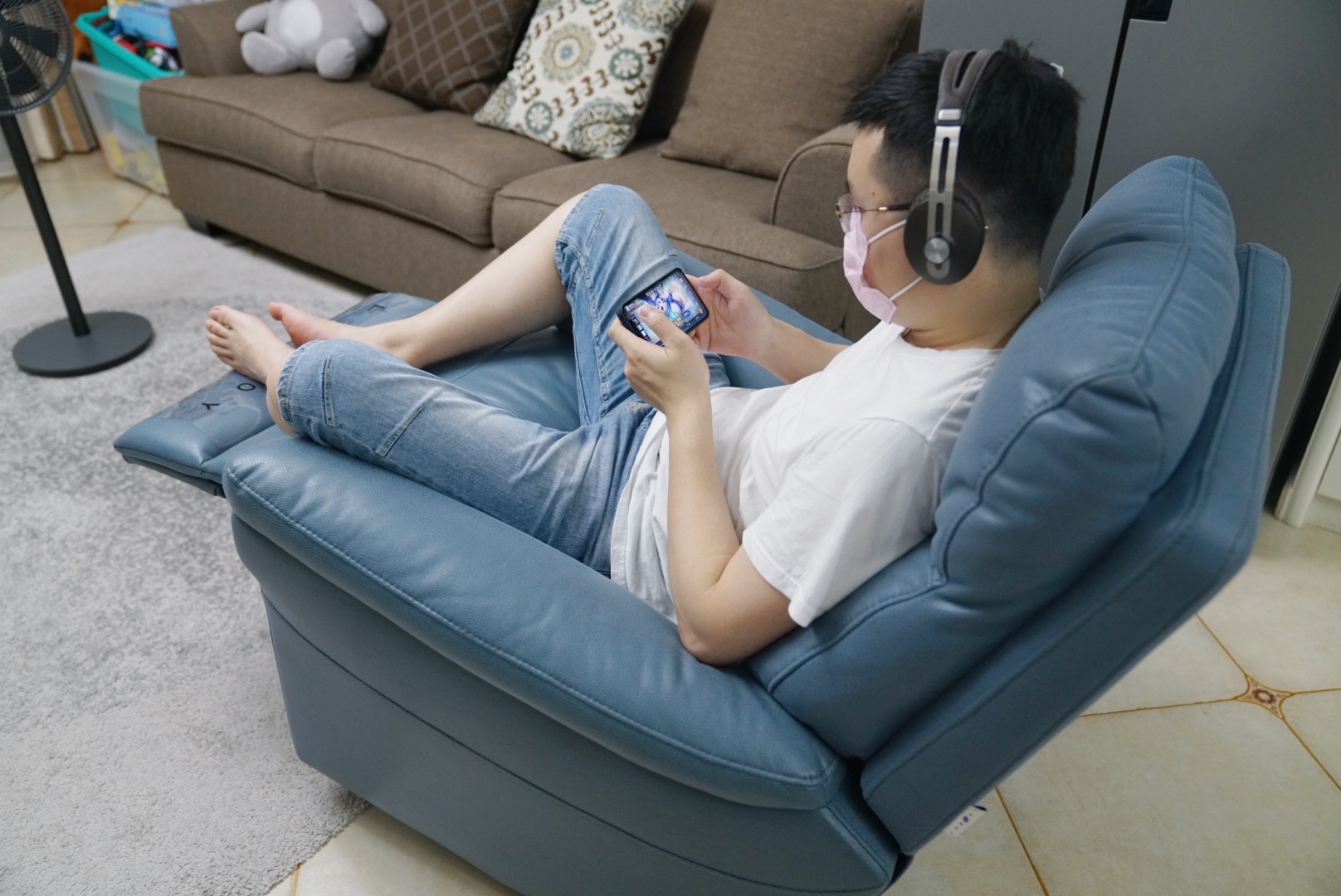 1093个废弃餐盒变身“躺平”听鸟椅 “青山公益城市森林”落地北京