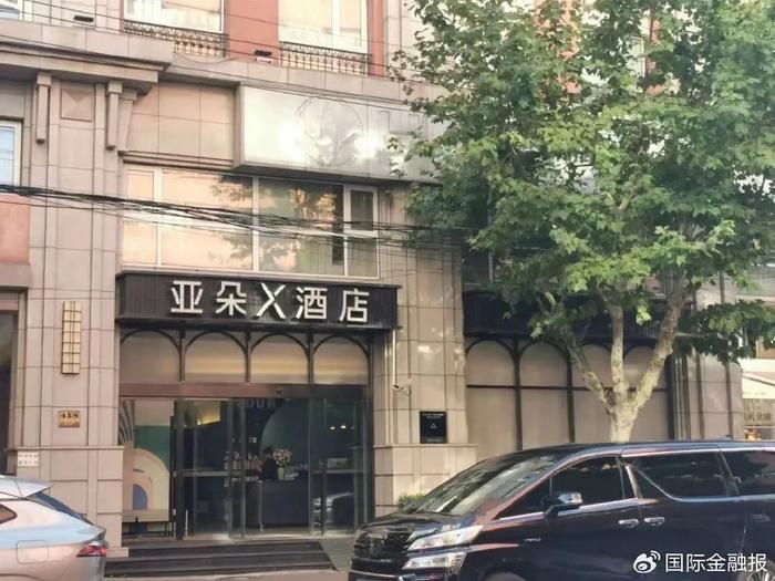 “酒店出现医院枕套”，亚朵声明：系供应商在分拣环节错发，已终止合作并永久拉黑！