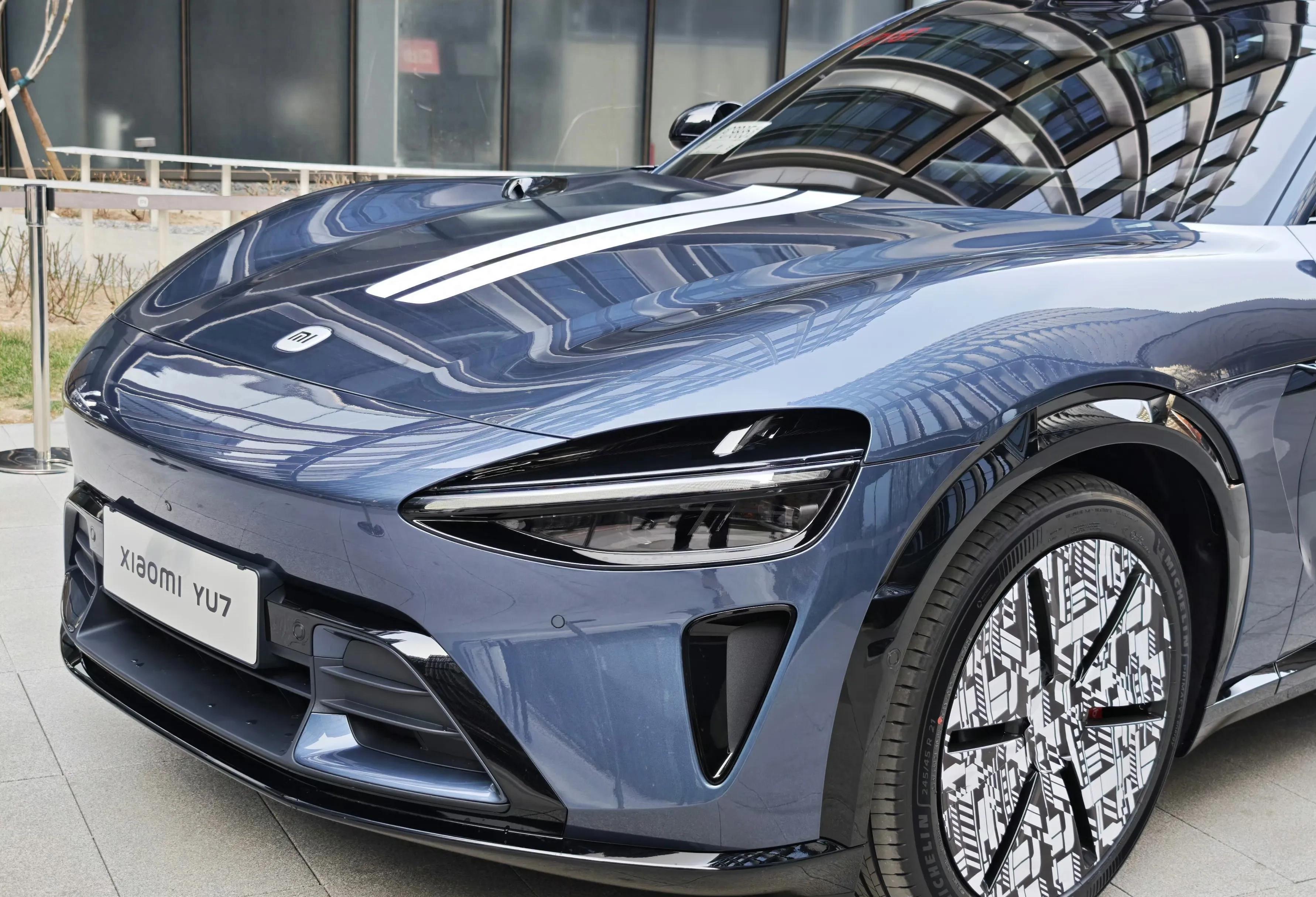 小米汽车公布YU7设计手稿！