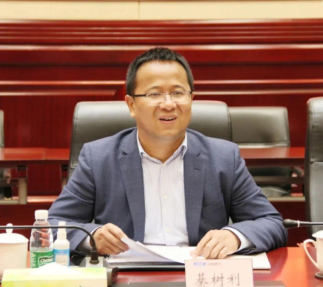 国家发展改革委副秘书长肖渭明：全面推行由常驻地提供基本公共服务制度