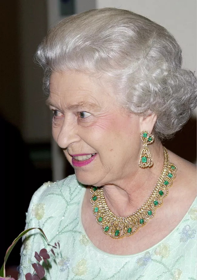 郑志雯跻身新世界核心决策层：从“珠宝女王”到家族核心