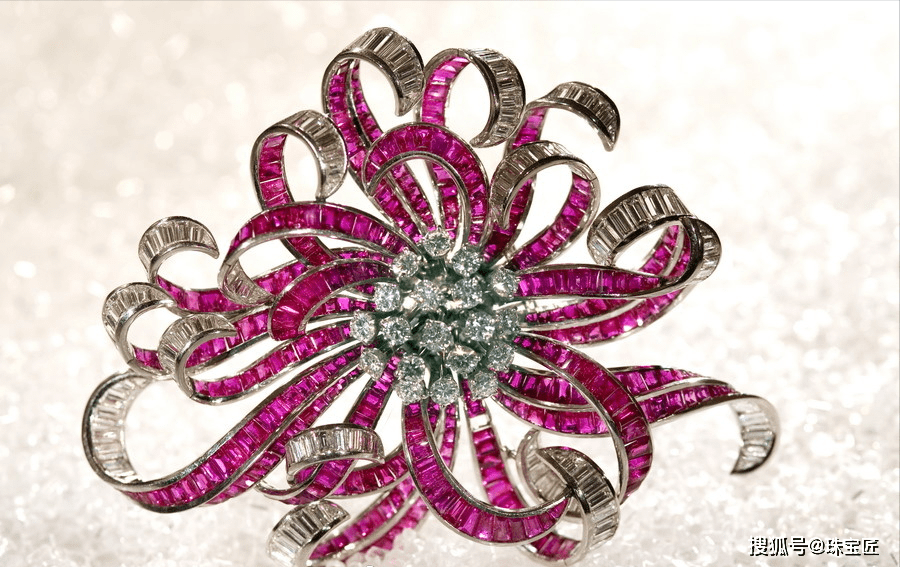 郑志雯跻身新世界核心决策层：从“珠宝女王”到家族核心