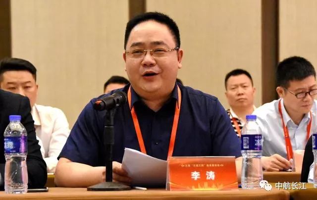 吕瑞浩公参会见华坚集团董事长张华荣