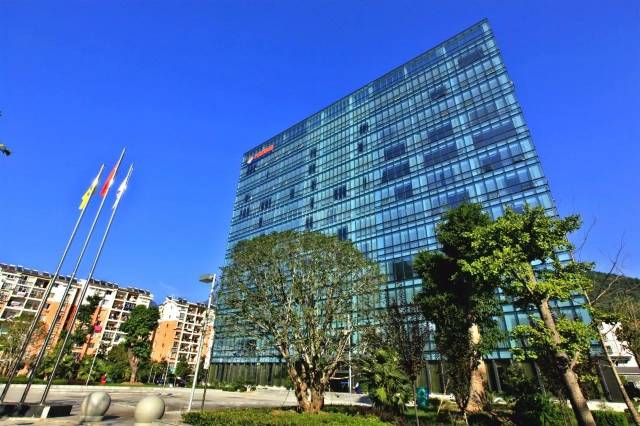 兴发集团：公司原料暂未直接供应泡泡玛特