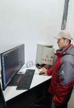 无人机“厘米级”观测南极着地冰崖崩解过程