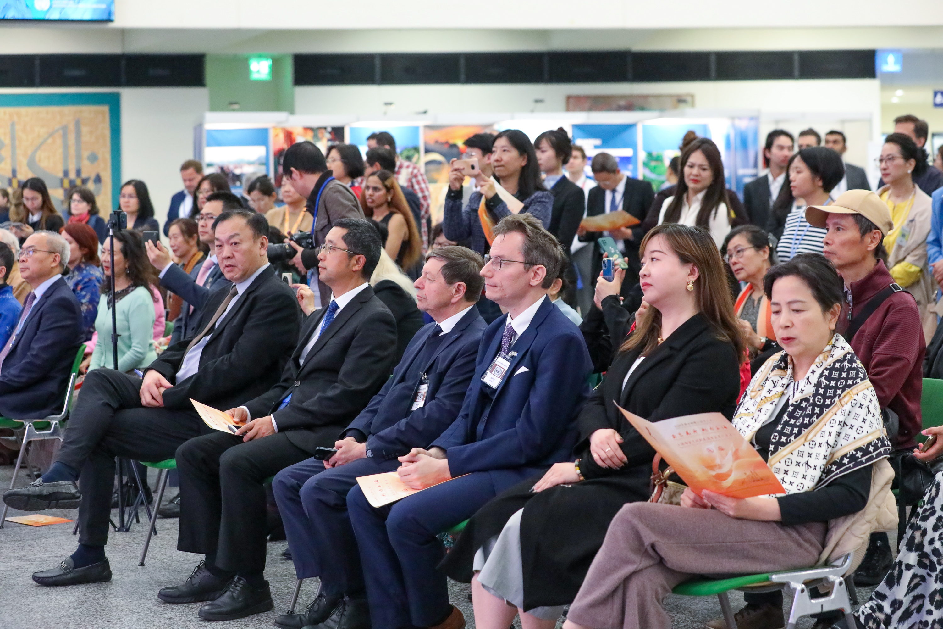 中国月壤样品首次走进维也纳联合国总部