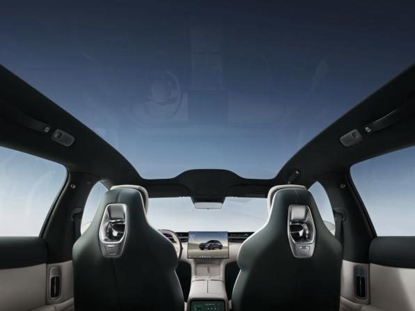 智能光学材料“上车”：光羿科技柔性EC玻璃搭载小米YU7