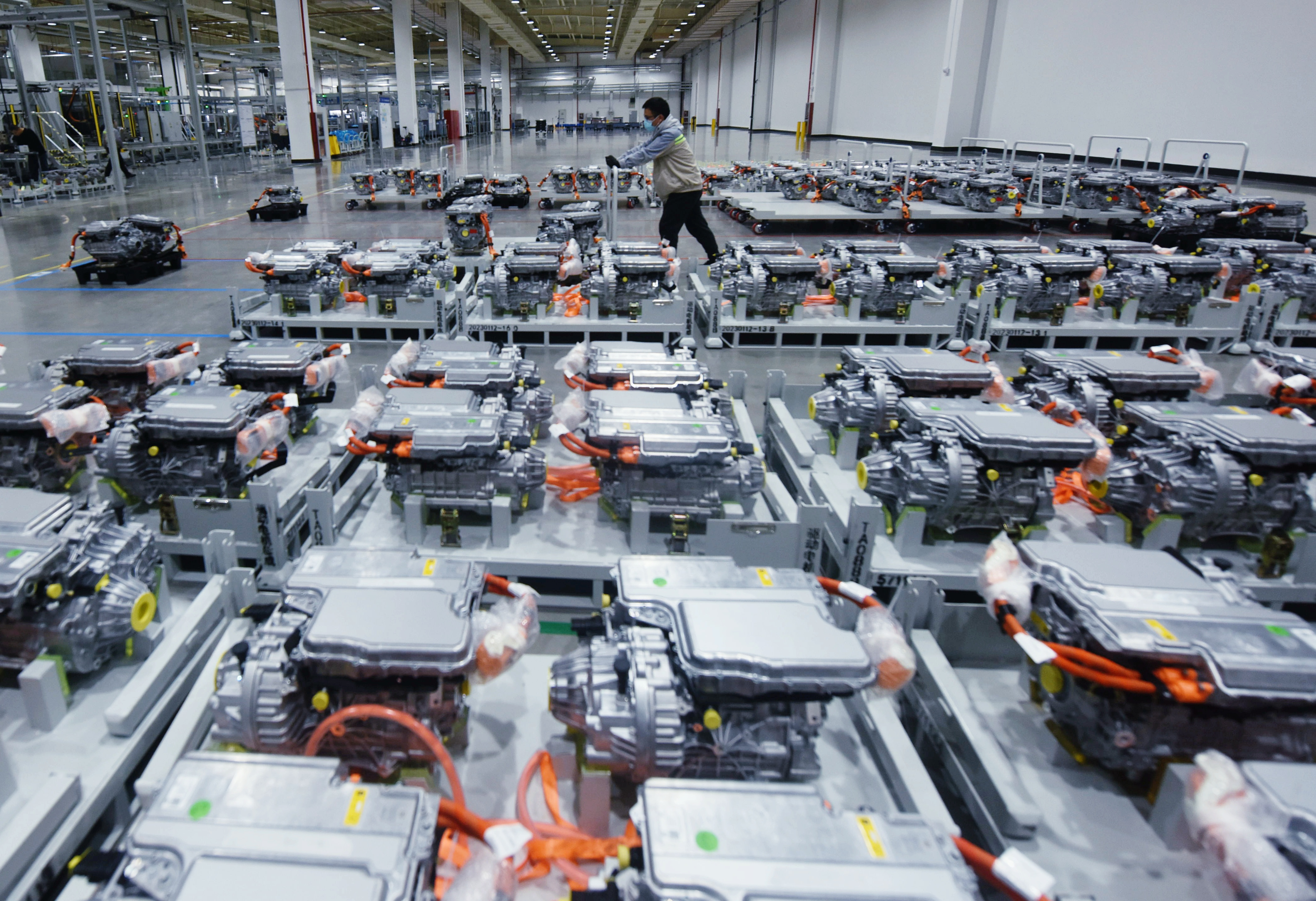 6月PMI释放双重信号：制造业景气水平持续改善 小企业承压待政策加码