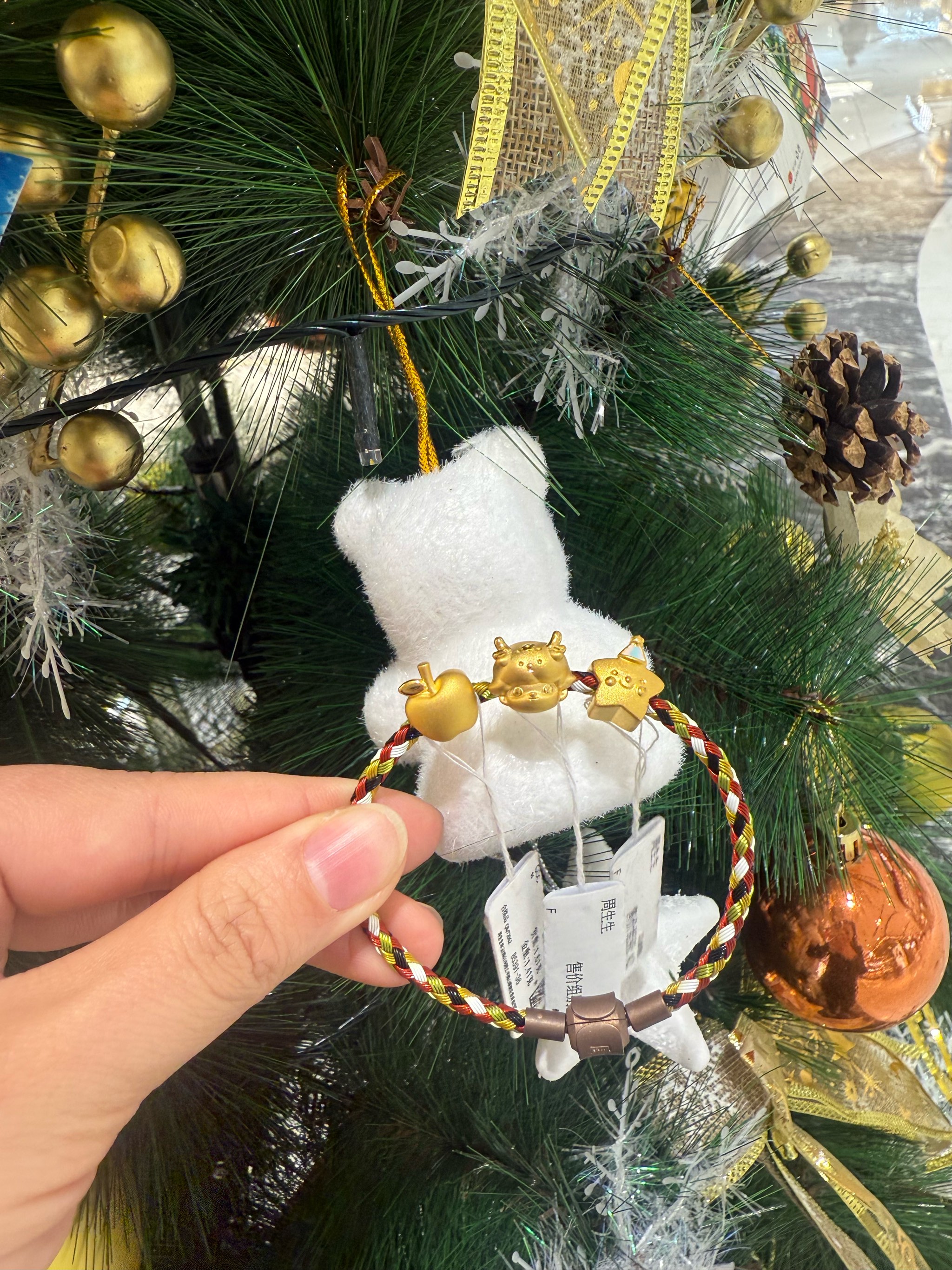 东方航空×泡泡玛特：DIMOO限量版主题飞机亮相