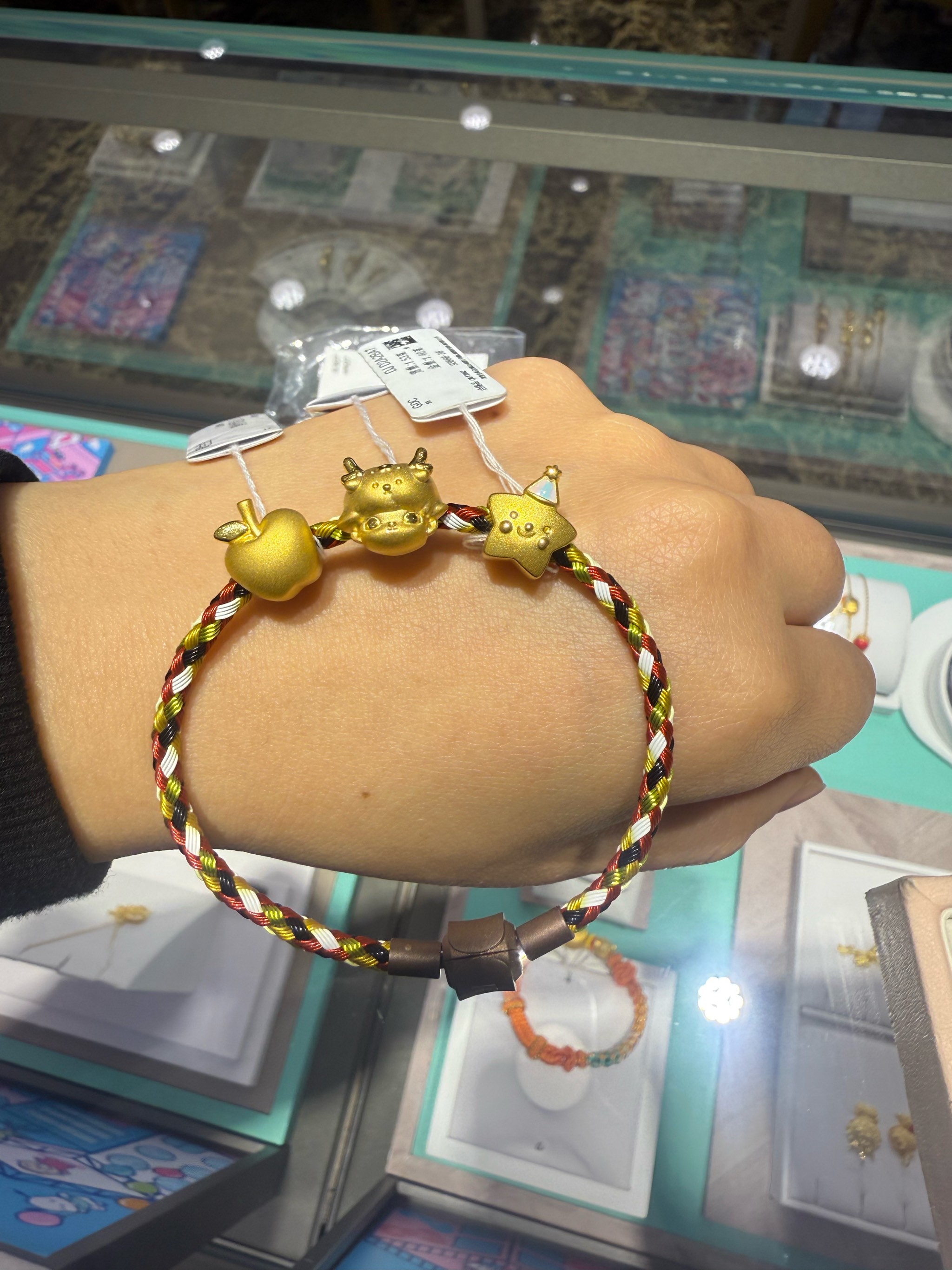 东方航空×泡泡玛特：DIMOO限量版主题飞机亮相