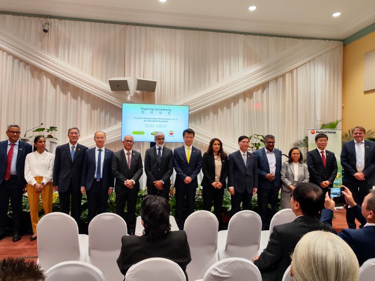 驻苏里南使馆出席农业项目培训苏里南日记里大区稻农协会种植技术现场会