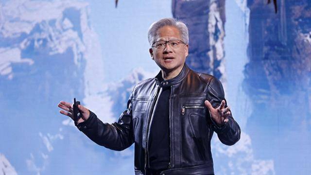 突破4万亿美元市值后，英伟达又创新高！黄仁勋再度减持，套现3640万美元，身家已超巴菲特，达1440亿美元