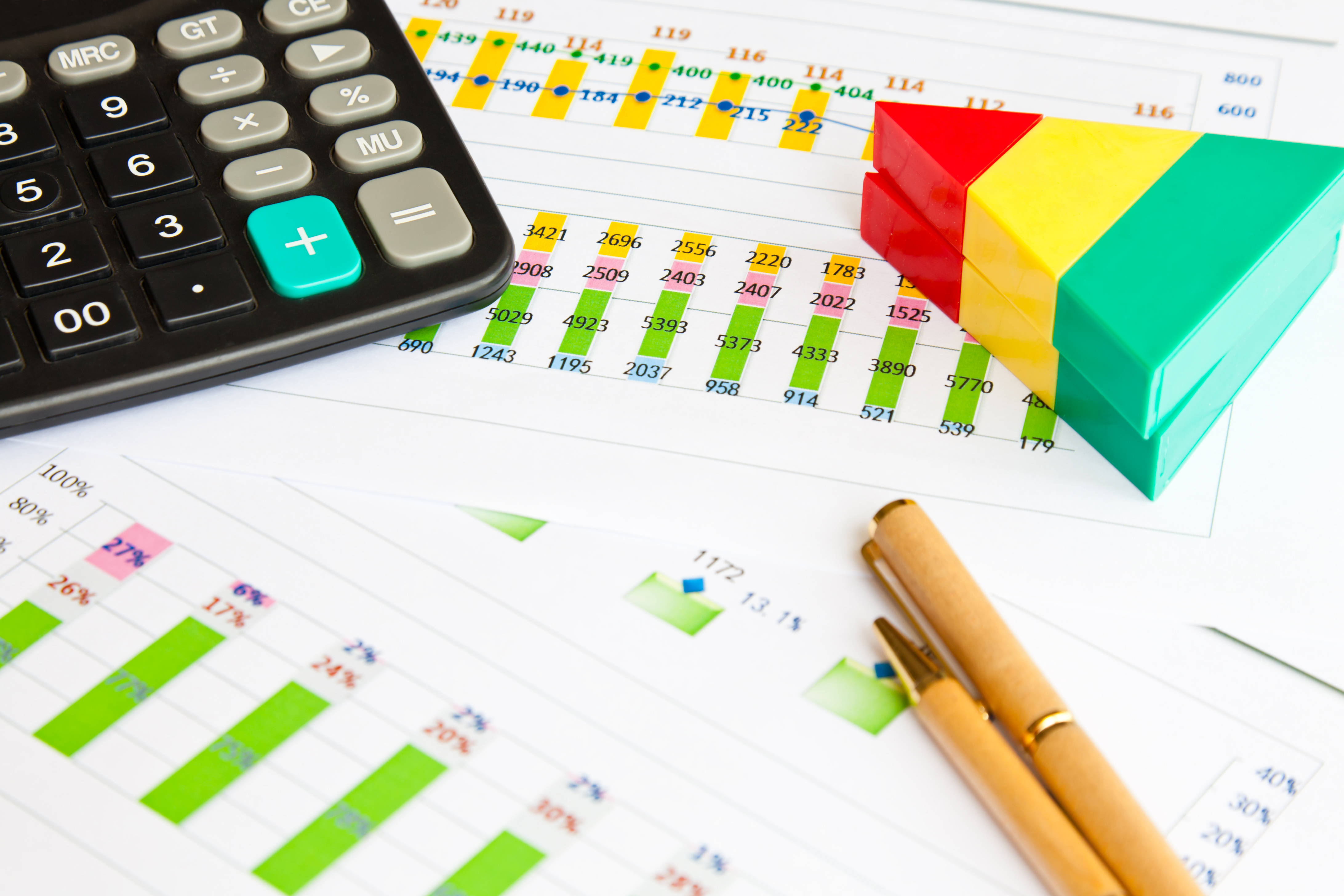 天山股份：上半年预计亏损8亿元―10亿元