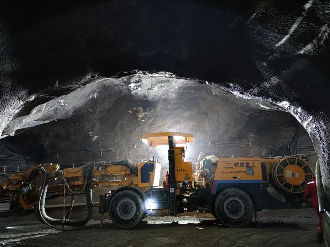 铁建重工获得发明专利授权：“矿用高性能非金属复合材料锚杆及其制备方法”