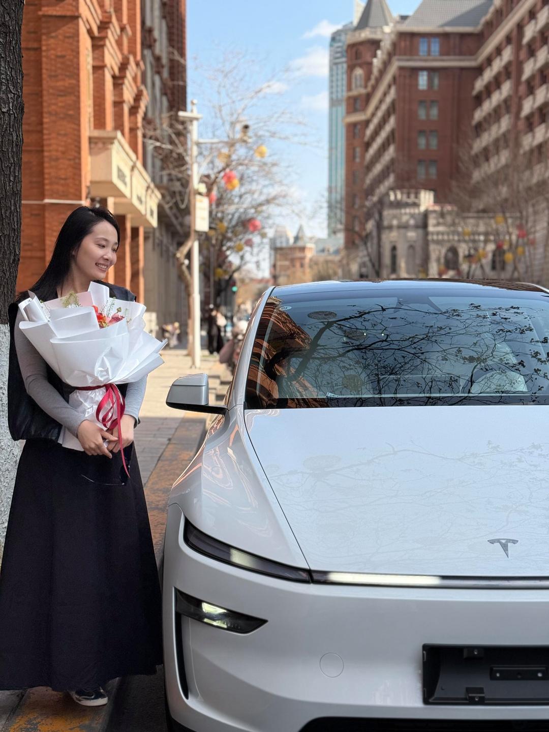 特斯拉：Model Y L，金秋见