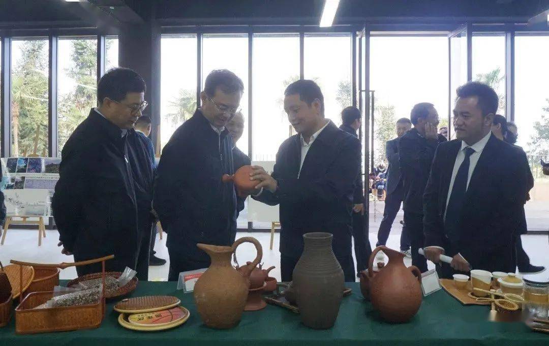 湖北省委书记王忠林会见中国兵器工业集团董事长周治平