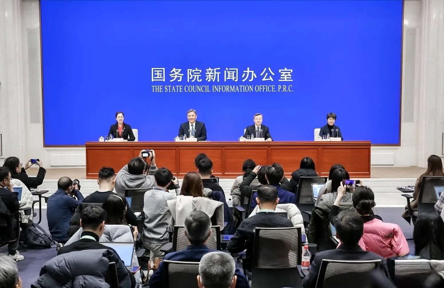商务部新闻发言人就加拿大政府加严钢铁进口限制措施事答记者问