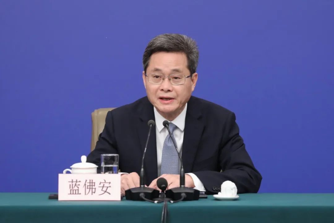 国家发展改革委主任郑栅洁主持召开座谈会 听取“十五五”时期国企民企协同发展意见建议