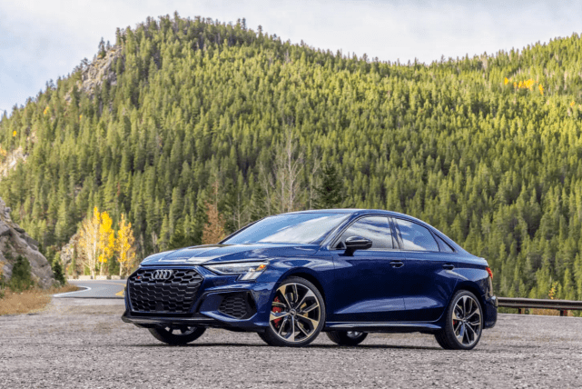 天府机场一辆汽车失控？比亚迪紧急辟谣