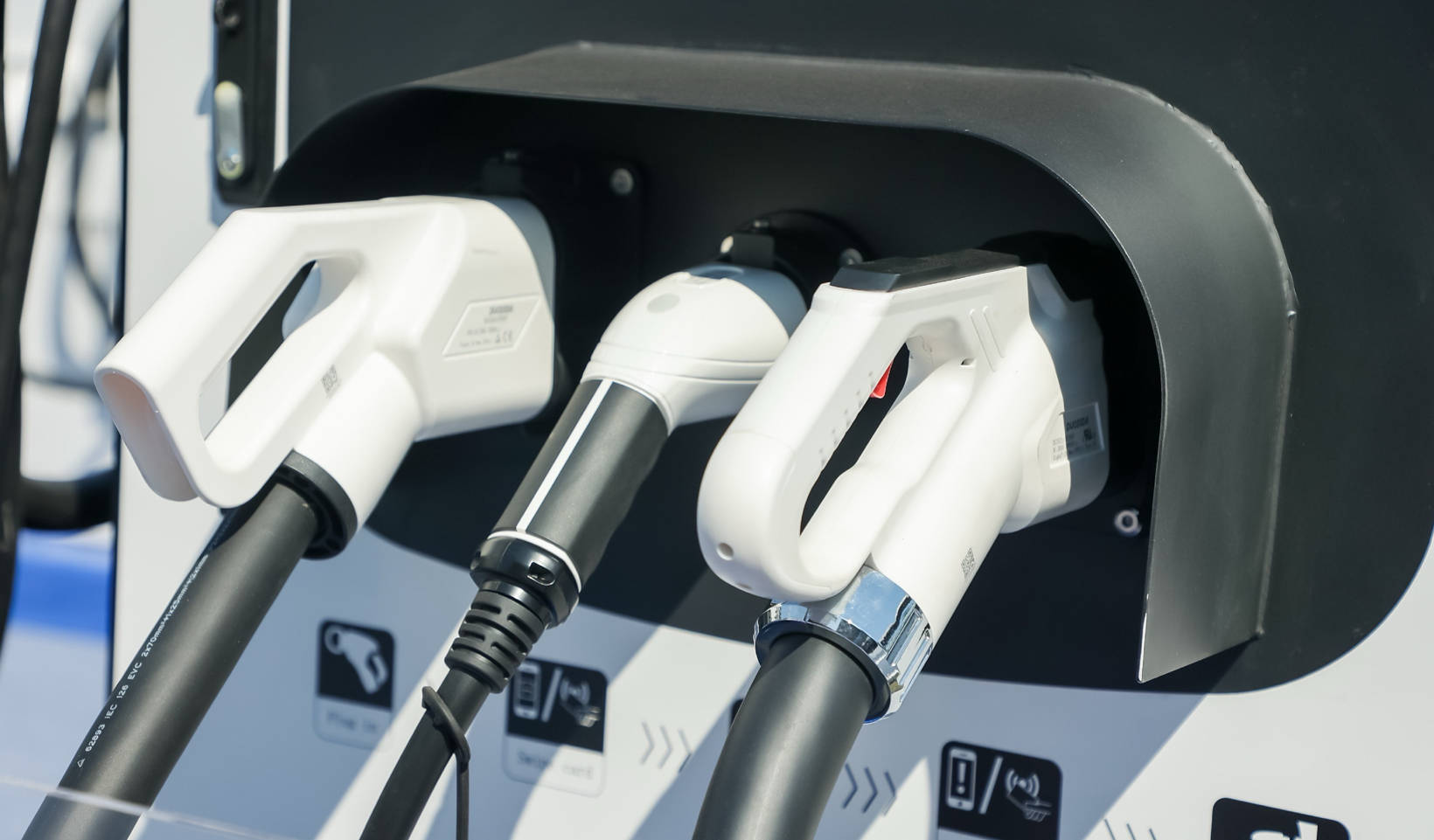 普冉股份：预计上半年净利润同比减少70.58%左右