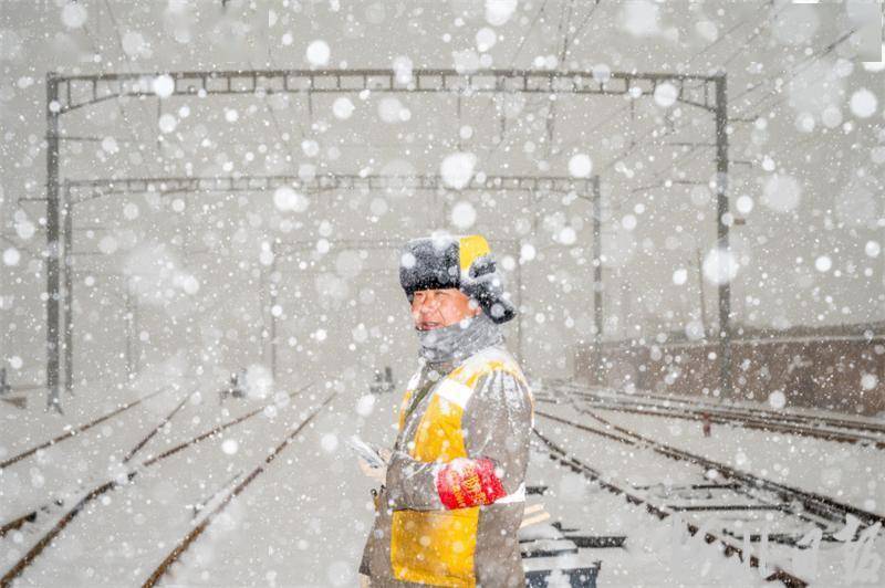 铁建重工获得发明专利授权：“一种承压建筑智能化屋顶除雪系统及除雪方法”