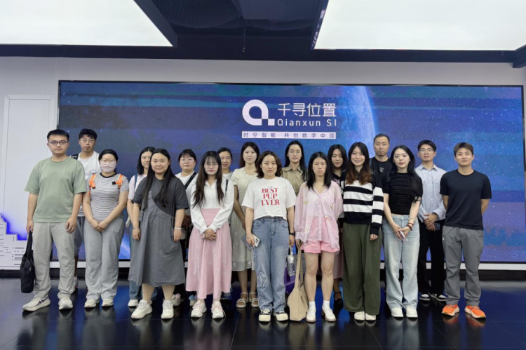 千寻智能创始人兼CEO韩峰涛：具身智能进入技术突破年 明年或有望规模化放量