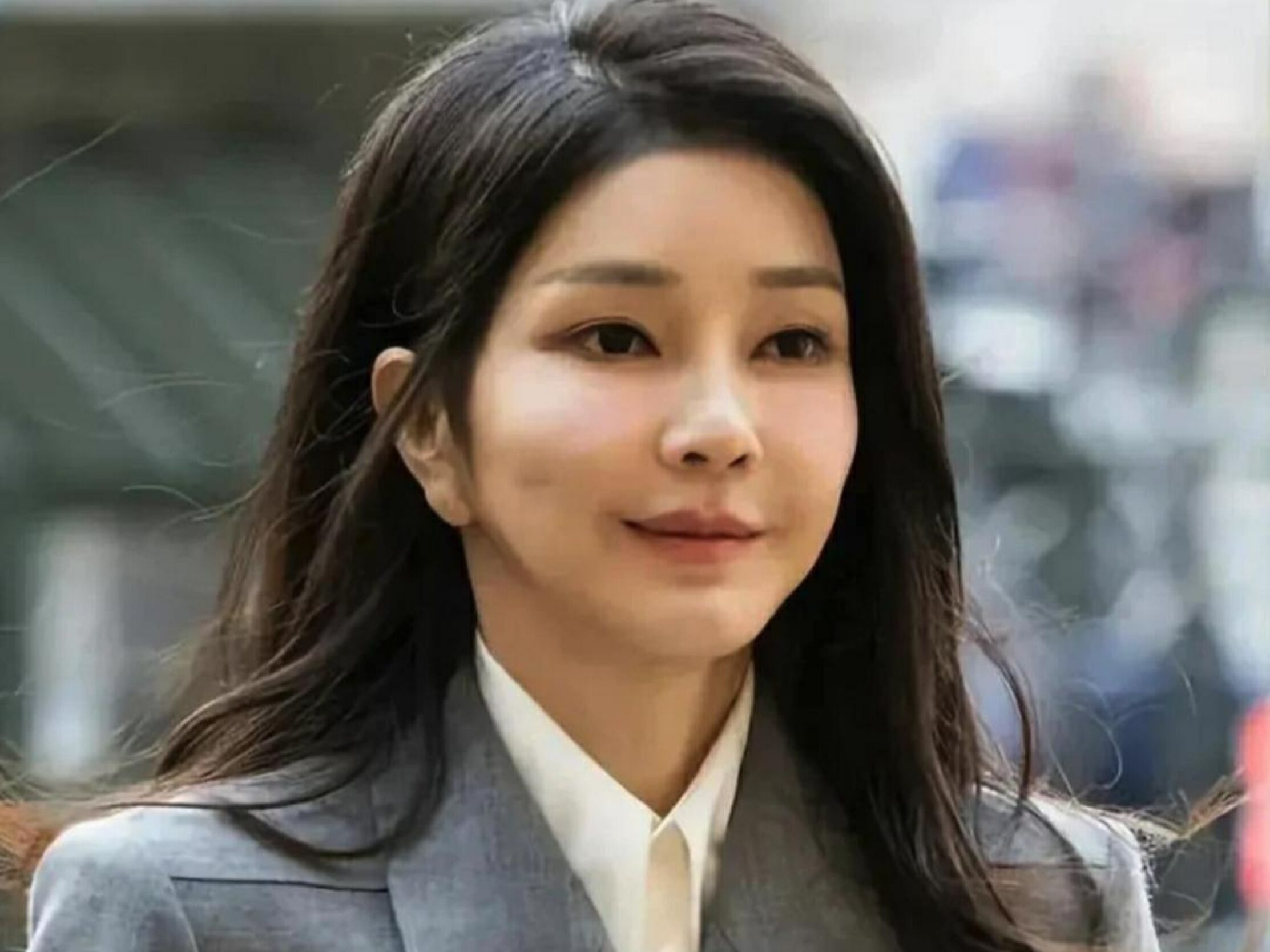 金建希接受特检组首次调查，向韩国国民道歉