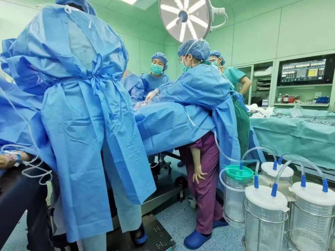 托举那个被网暴的医生