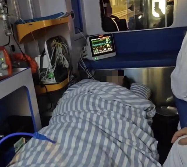 托举那个被网暴的医生