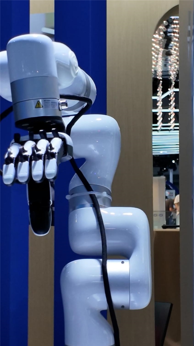 星动纪元携人形机器人家族亮相CES 海外业务占比达50%