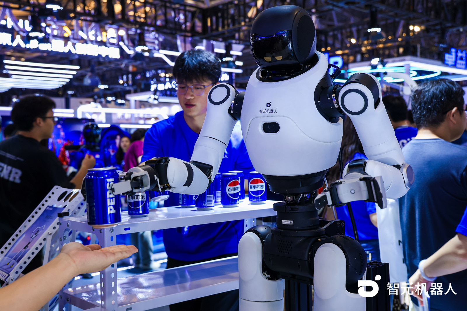 智瞰AI丨触摸具身智能的“最后一厘米”