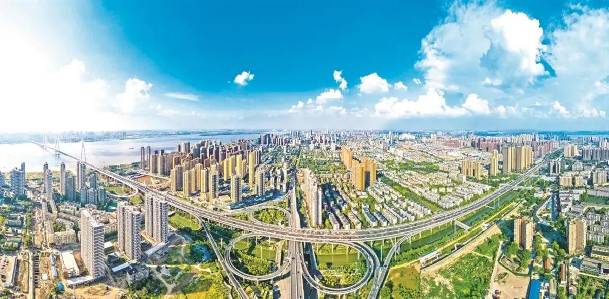 万润科技：主要从事LED、半导体存储器等业务