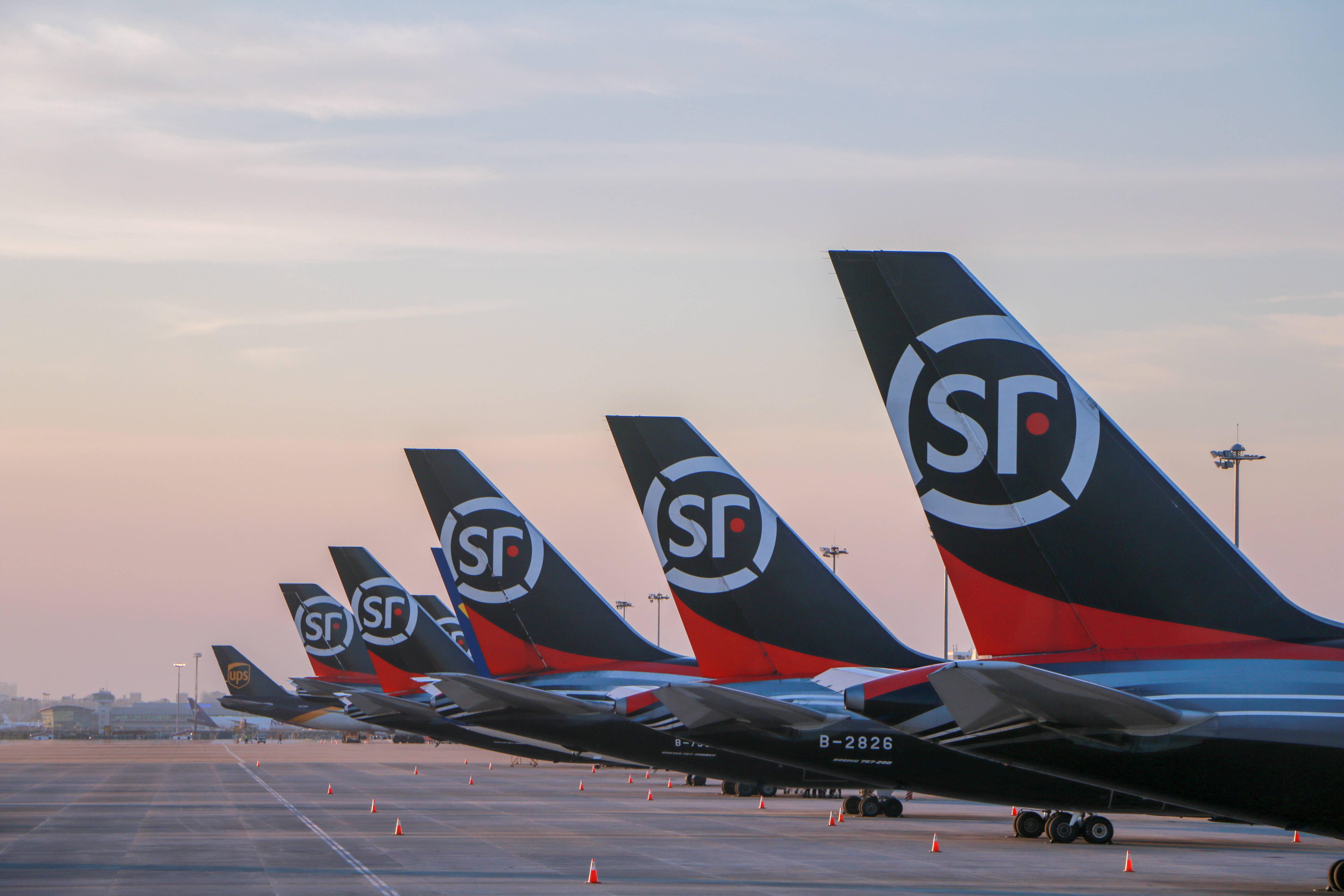 华辰装备(300809.SZ)：预计2025年净利润同比增长193.64%-242.04%