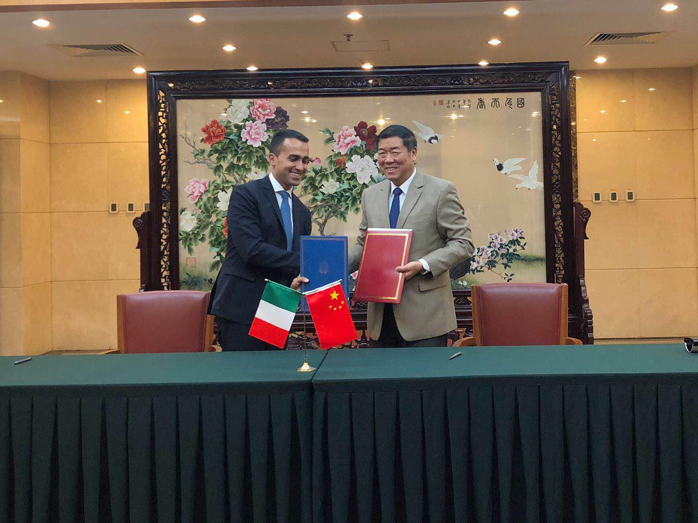 何立峰出席世界经济论坛年会并访问瑞士