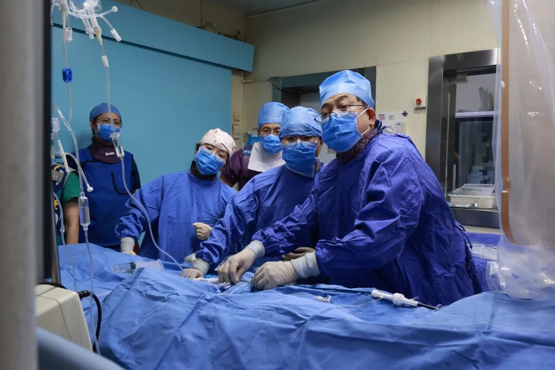 不用换电池的无导线心脏起搏器研发成功