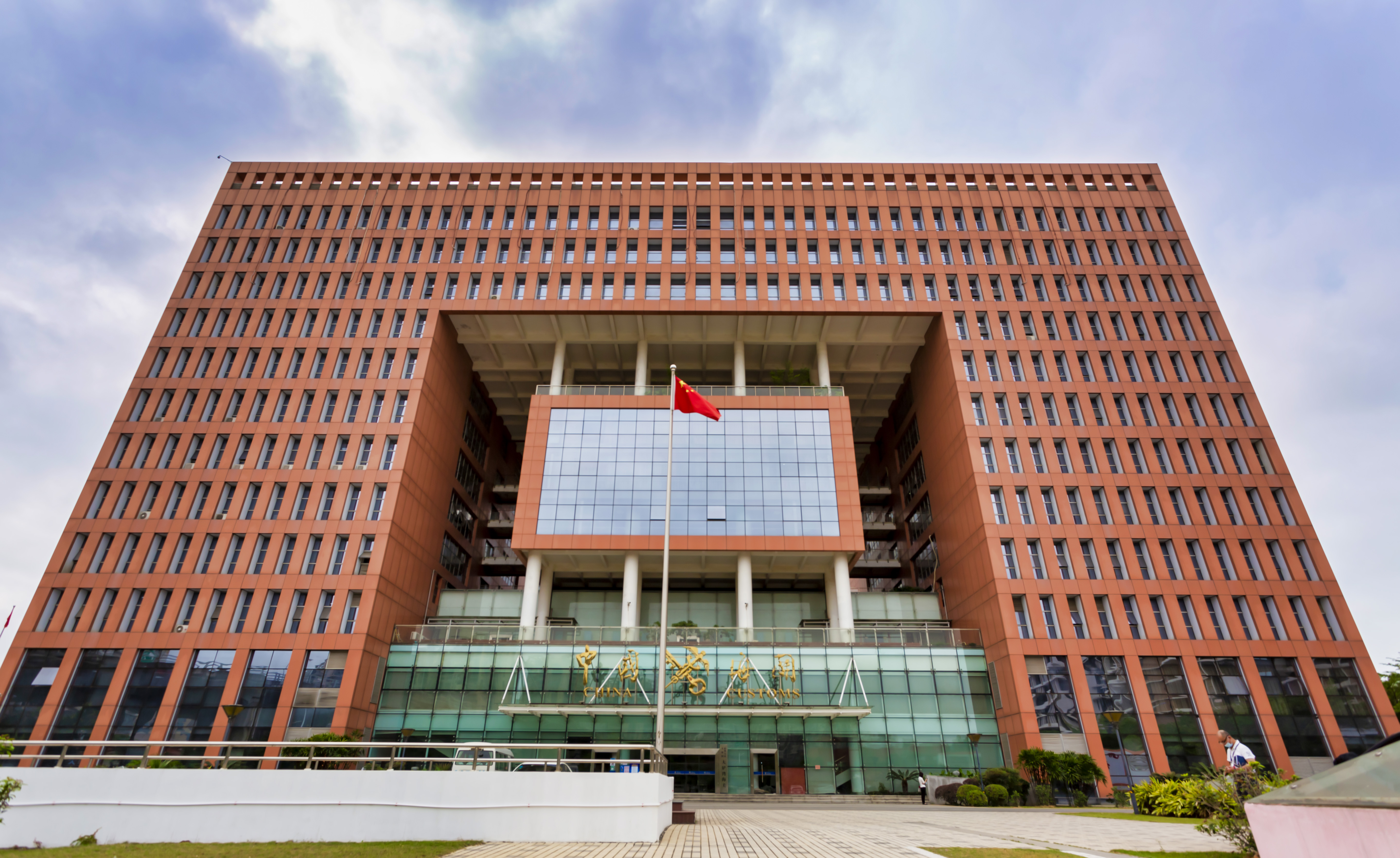 利比里亚报关协会抗议高额追踪费与审批延误