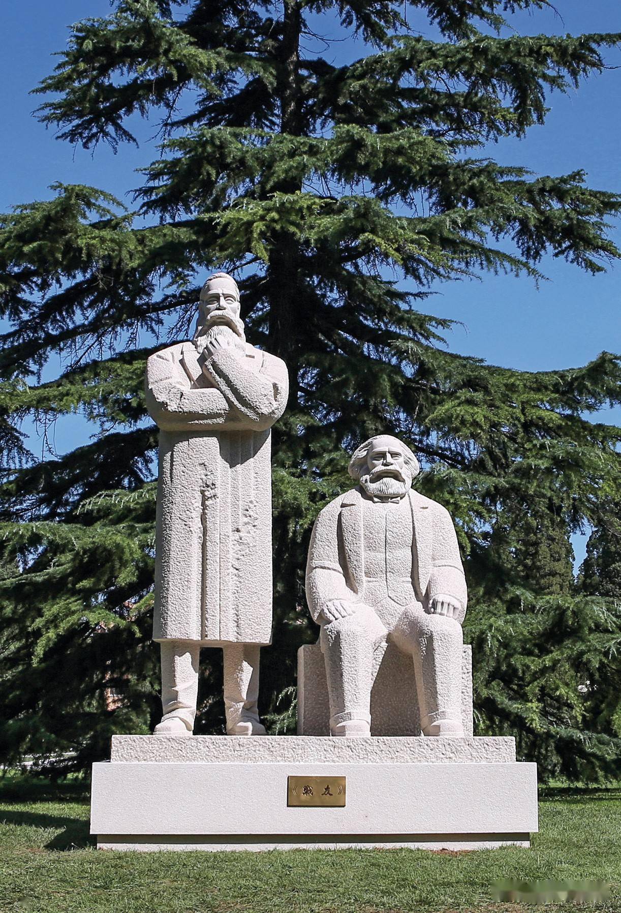 天地间?曾成钢雕塑作品展