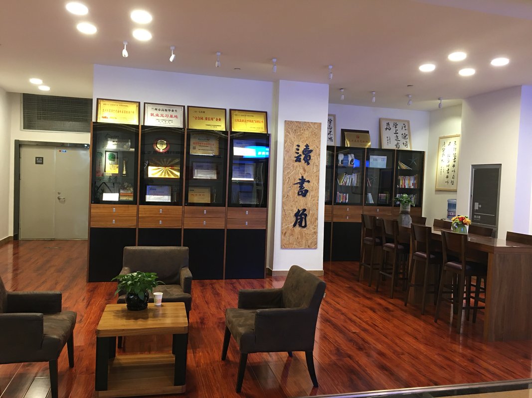 美凯龙：预计2025年亏损150亿元―225亿元