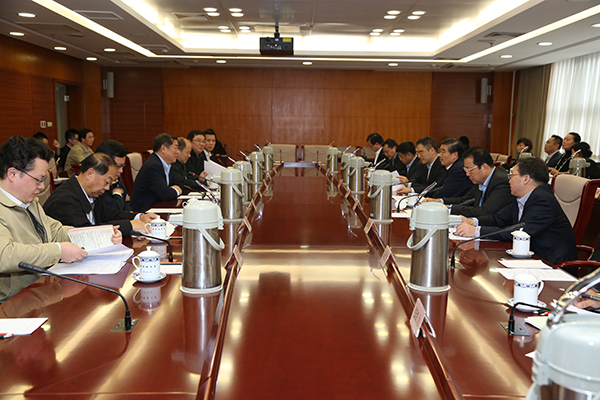 花园生物：公司根据市场需求合理统筹产能安排